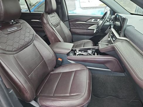 Used 2025 Ford Explorer Platinum w/ LUX Leather Package image 12