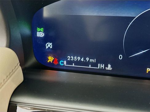 Used 2023 Lincoln Nautilus Reserve image 13