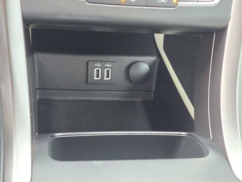Used 2020 Ford Fusion SE FWD image 22