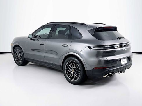 Used 2025 Porsche Cayenne image 3