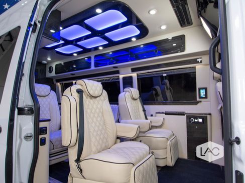 Used 2025 Mercedes-Benz Sprinter 2500 image 6