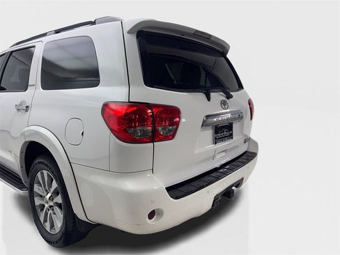 Used 2015 Toyota Sequoia Limited image 19