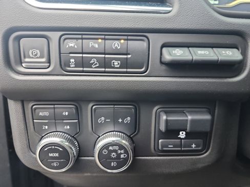 Used 2023 GMC Yukon AT4 image 16