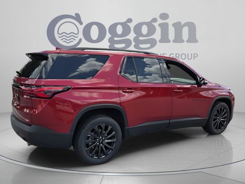 Used 2023 Chevrolet Traverse RS FWD image 5