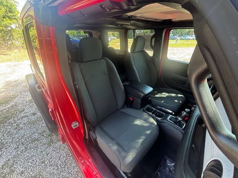 Used 2025 Jeep Wrangler Unlimited Sport AWD/4WD image 36