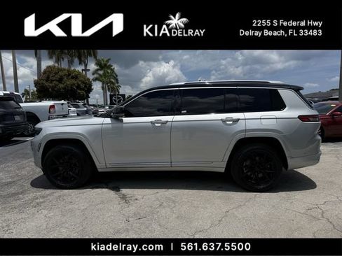 Used 2021 Jeep Grand Cherokee L Summit w/ Luxury Tech Group V AWD/4WD image 5
