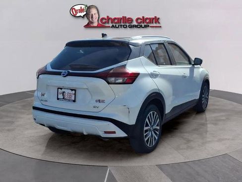Certified 2021 Nissan Kicks SV image 5