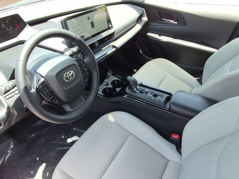 Used 2025 Toyota Prius Limited w/ Limited Premium Package FWD image 9