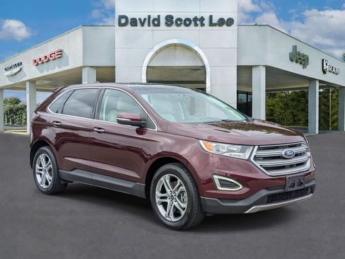 Used 2017 Ford Edge Titanium w/ Technology Package AWD/4WD image 3