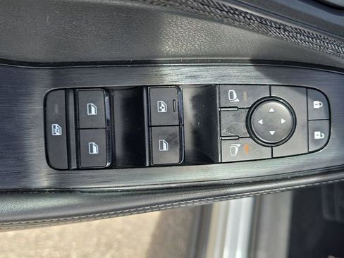 Used 2022 Nissan Rogue SV image 27