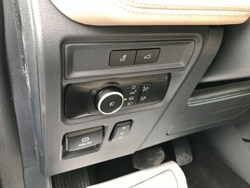 Used 2024 Ford Expedition Limited image 6