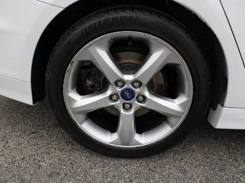 Used 2015 Ford Fusion SE w/ Equipment Group 201A FWD image 14