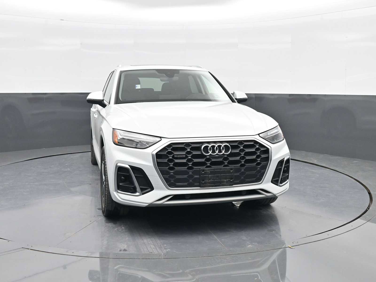 Used 2021 Audi Q5 e Premium Plus AWD/4WD image 2