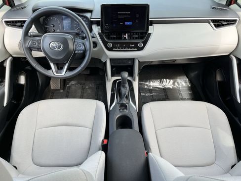 Used 2024 Toyota Corolla Cross LE FWD image 9