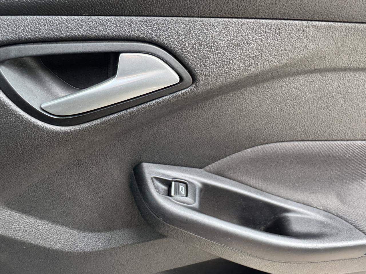 Used 2017 Ford Focus ST FWD image 36