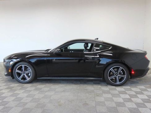 Used 2025 Ford Mustang Premium RWD image 5