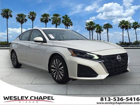 Certified 2024 Nissan Altima 2.5 SV w/ SV Premium Package FWD image 1