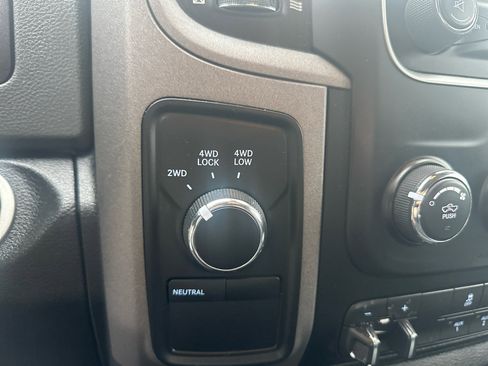 Used 2018 RAM 2500 Tradesman w/ Chrome Appearance Group image 41