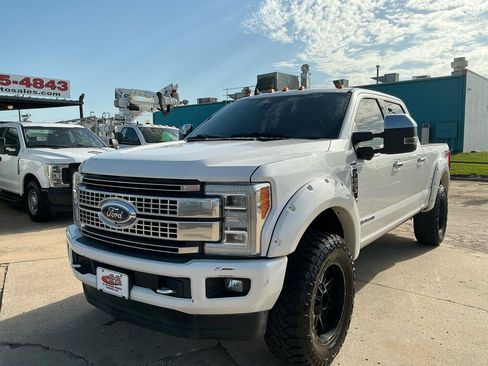 Used 2019 Ford F250 Platinum w/ Platinum Ultimate Package AWD/4WD image 2