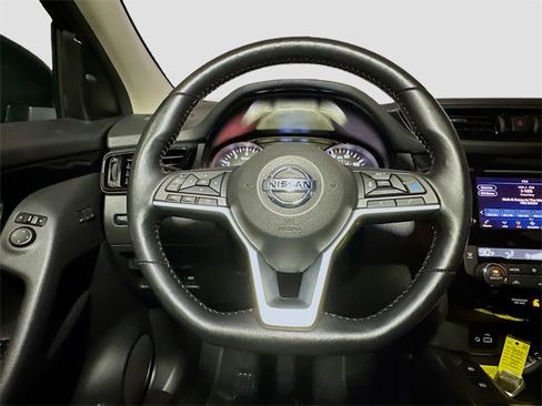 Used 2022 Nissan Rogue Sport SV w/ Technology Package image 10