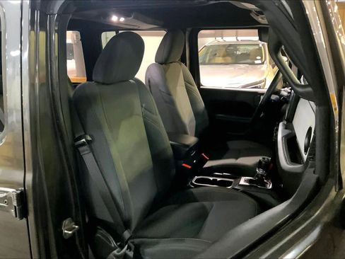 Used 2024 Jeep Wrangler Sport S image 9