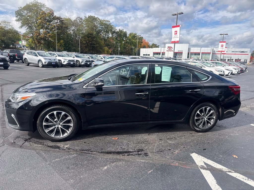 Used 2018 Toyota Avalon XLE Premium w/ Carpet Mat Package FWD image 3