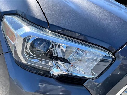Used 2017 Toyota Tacoma TRD Sport w/ Tow Package (A/T) AWD/4WD image 27
