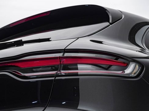 Certified 2024 Porsche Macan image 13