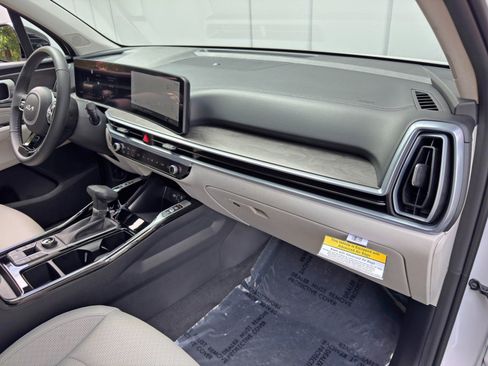 Used 2025 Kia Sorento SX AWD/4WD image 15