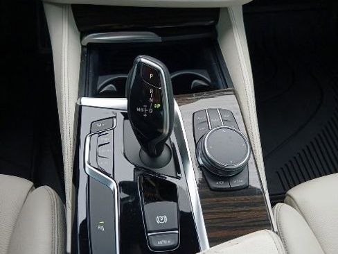 Used 2018 BMW 530i RWD image 19