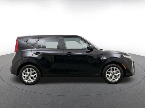 Used 2025 Kia Soul LX w/ LX Technology Package FWD image 10