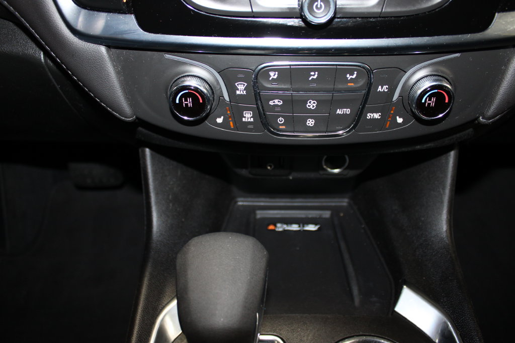 Used 2023 Chevrolet Traverse LT AWD/4WD image 19