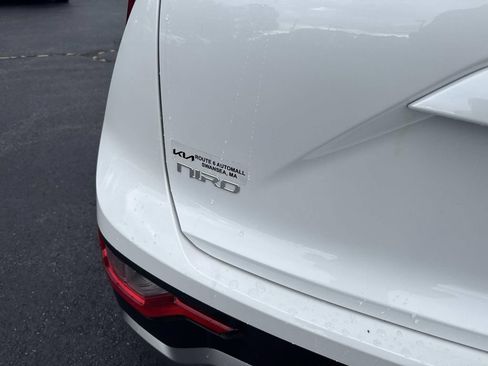 Used 2025 Kia Niro LX FWD image 5