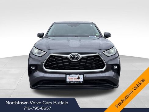 Used 2021 Toyota Highlander LE AWD/4WD image 4