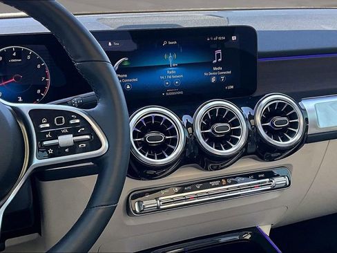 Used 2023 Mercedes-Benz GLB 250 4MATIC image 6