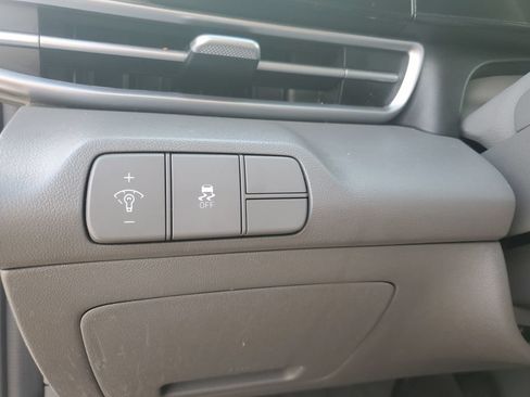 Used 2024 Hyundai Elantra SEL FWD image 9