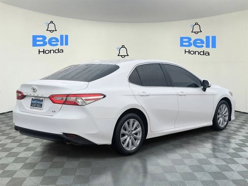 Used 2020 Toyota Camry LE image 4