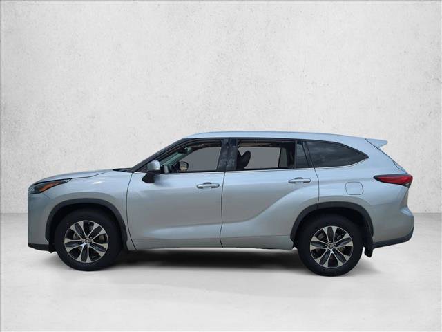 Used 2022 Toyota Highlander XLE AWD/4WD image 8