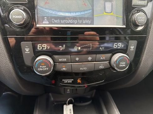 Used 2017 Nissan Rogue Sport SL FWD image 18