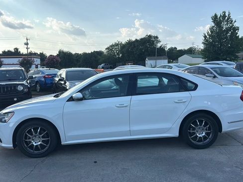 Used 2018 Volkswagen Passat 2.0T S FWD image 2