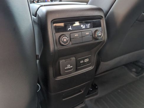 Used 2023 GMC Acadia SLT image 17