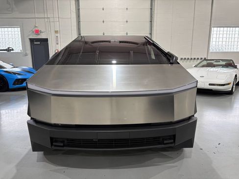 Used 2025 Tesla Cybertruck AWD Crew Cab image 2