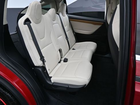 Used 2018 Tesla Model X 100D image 31