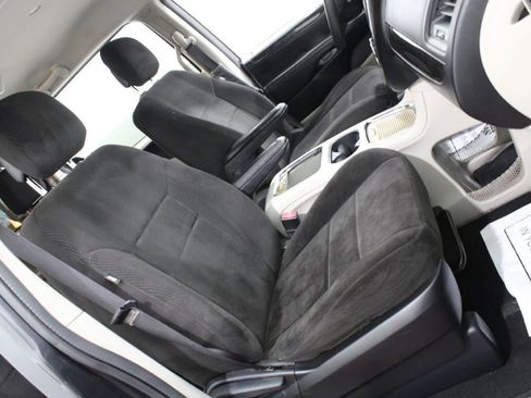 Used 2012 Dodge Grand Caravan SXT image 23