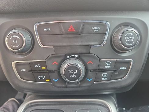 Used 2019 Jeep Compass Latitude AWD/4WD image 25