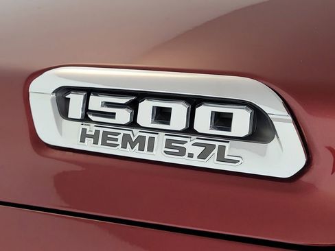 Used 2019 RAM 1500 Laramie AWD/4WD image 9