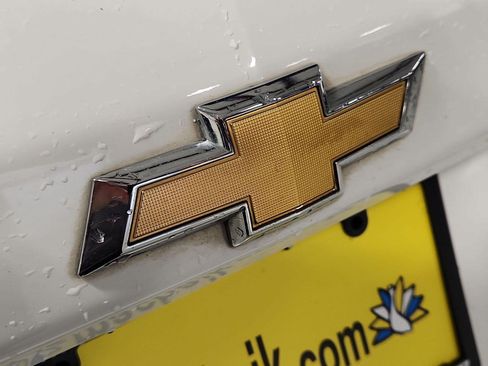 Used 2018 Chevrolet Equinox LT FWD image 23