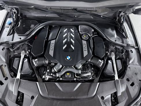 Used 2021 BMW 750i xDrive w/ Executive Package image 46