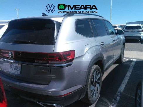 Used 2025 Volkswagen Atlas SE image 2