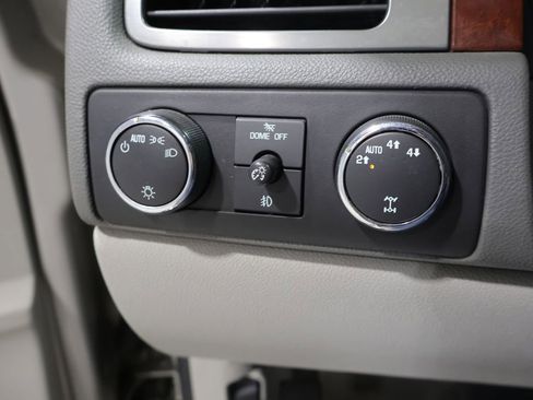 Used 2009 Chevrolet Suburban LT AWD/4WD image 30